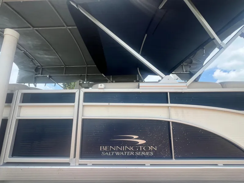 Slide: The Image of 2016 Bennington Sx Salt Water Series pontoon boat with canopy. - 4