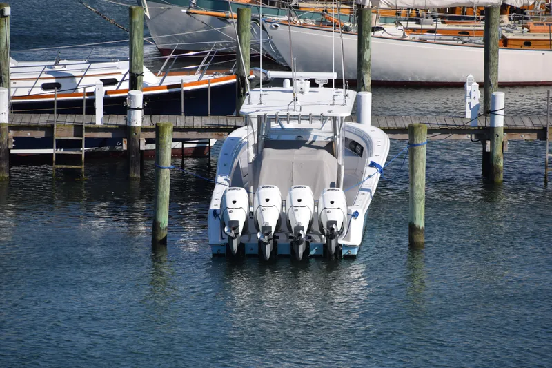 Slide: The Image of Invincible 42 Center Cabin 2018 - 10