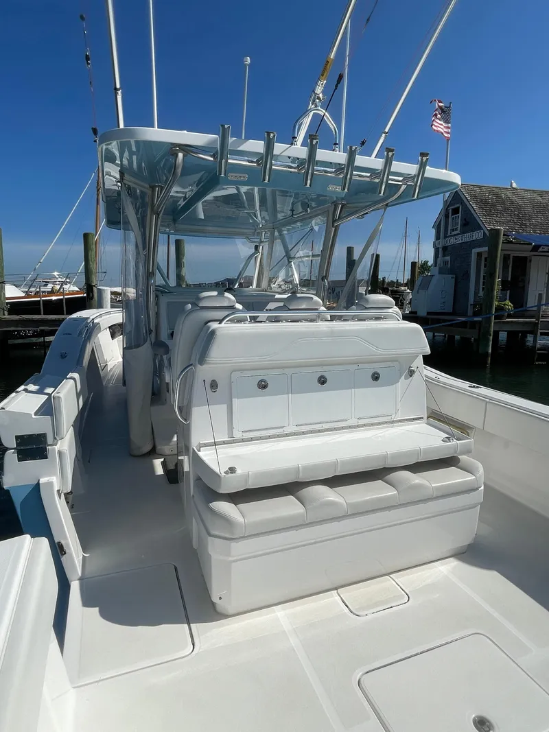 Slide: The Image of Invincible 42 Center Cabin 2018 - 25