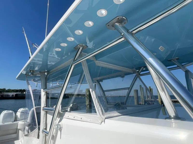 Slide: The Image of Invincible 42 Center Cabin 2018 - 32