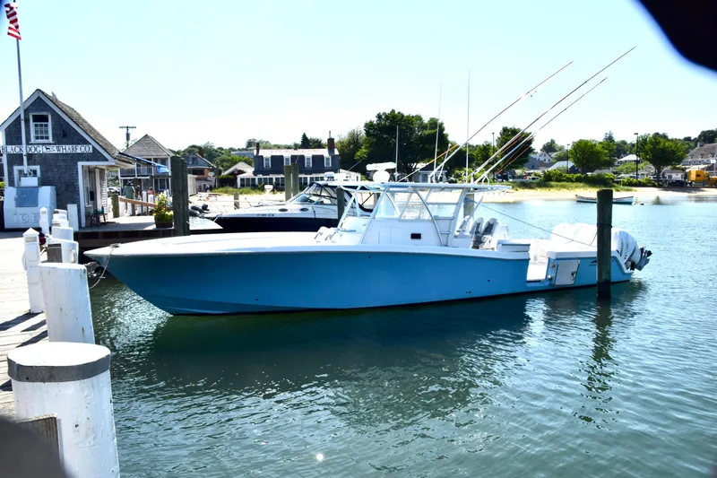 Slide: The Image of Invincible 42 Center Cabin 2018 - 4