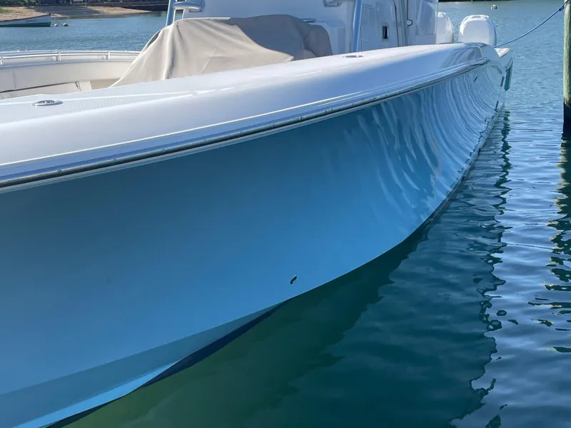 Slide: The Image of Invincible 42 Center Cabin 2018 - 8