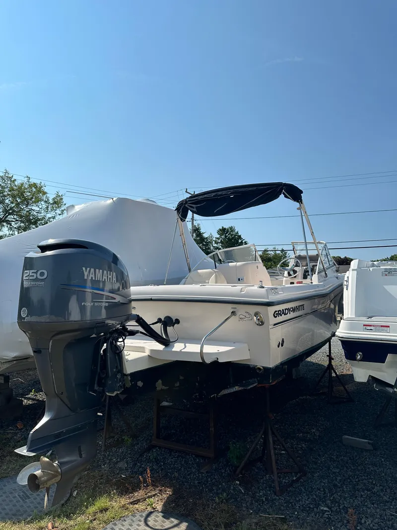 Slide: The Image of 2006 Grady-White 225 Tournament boat with Yamaha 250 outboard motor. - 0