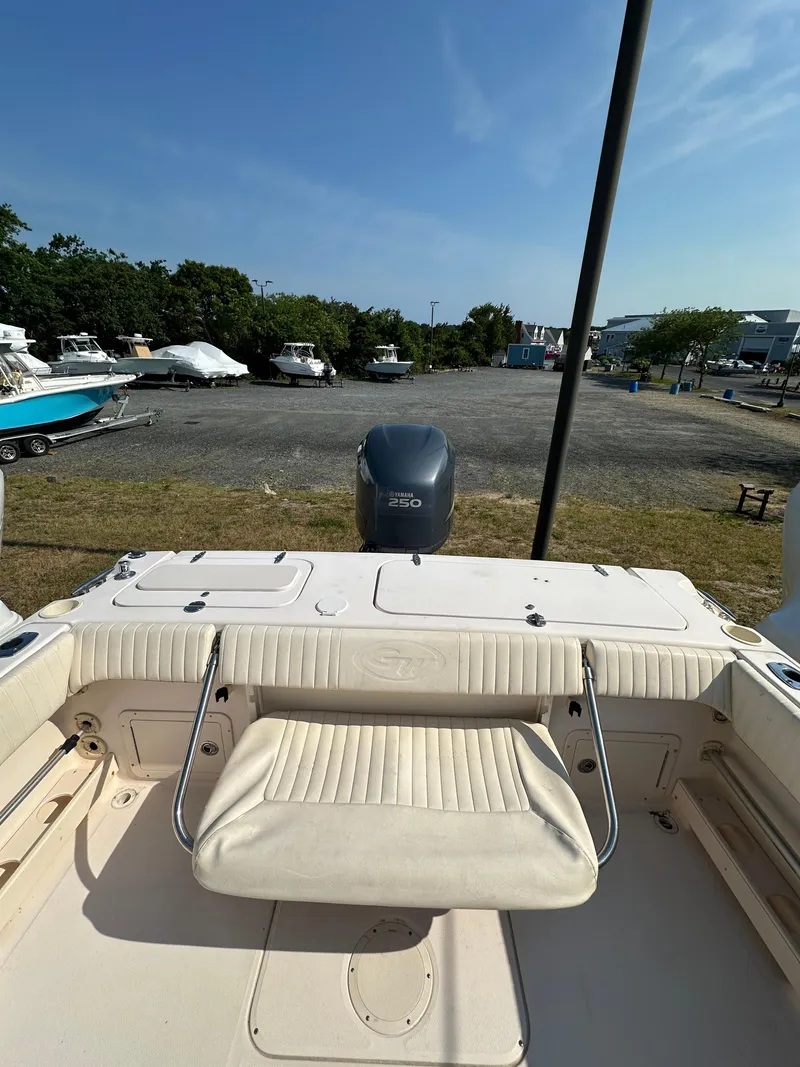Slide: The Image of 2006 Grady-White 225 Tournament boat with Yamaha outboard motor in a marina. - 10