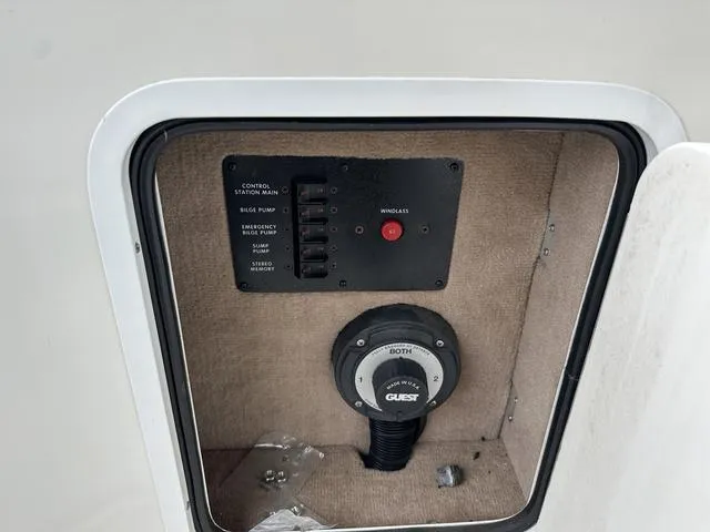 Slide: The Image of Control panel of a 1999 Sea Ray 270 Sundancer boat. - 27