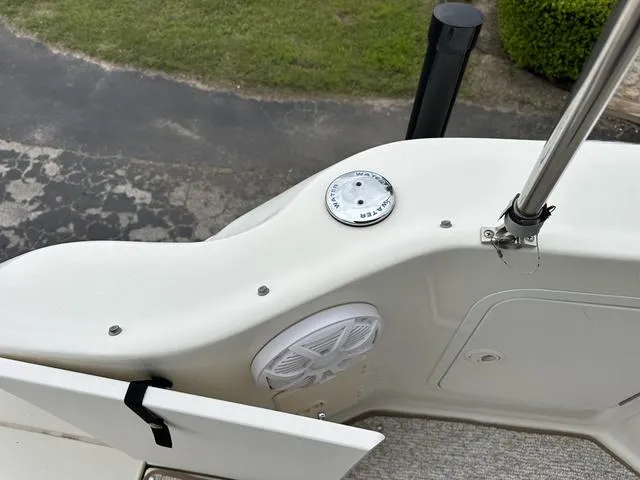 Slide: The Image of 1999 Sea Ray 270 Sundancer boat deck with speaker and fuel cap. - 28