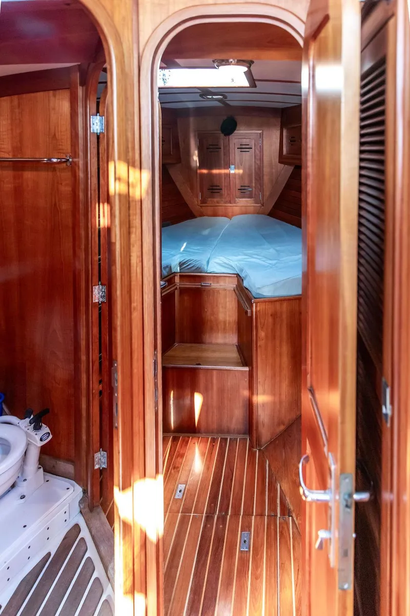 Slide: The Image of V-berth with Guest Head to Port Side - 21