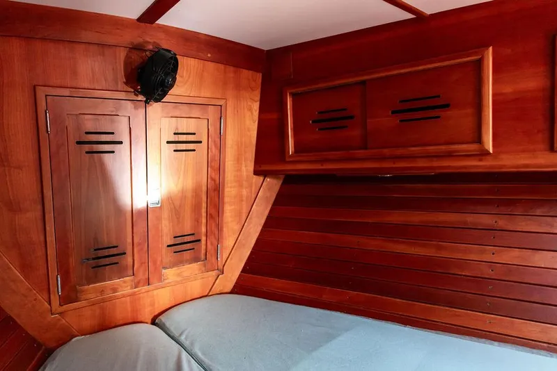 Slide: The Image of Cabinets Forepeak - 24