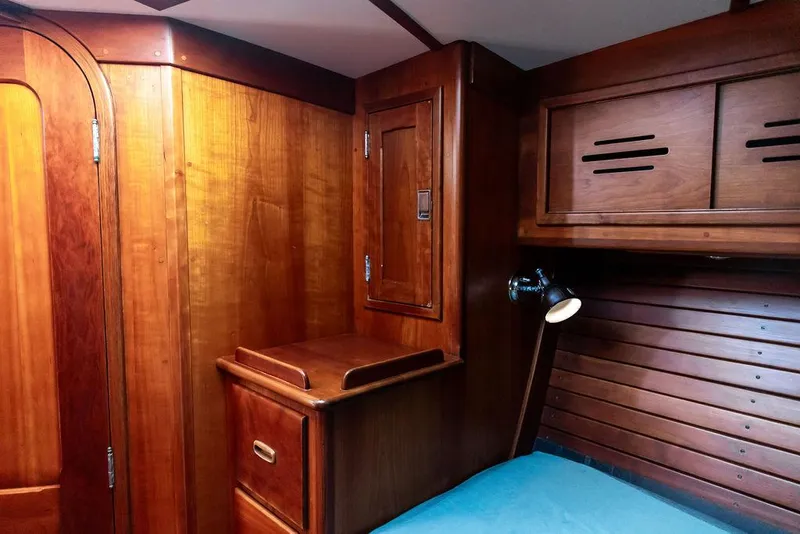 Slide: The Image of  V-berth Storage - 25