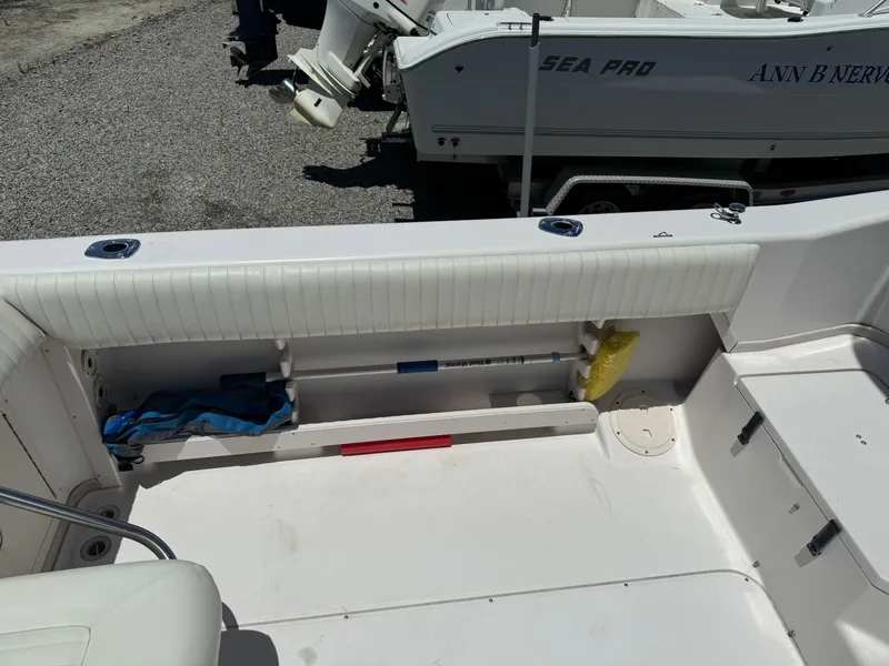 Slide: The Image of Grady-White Islander 270 2004 - 17