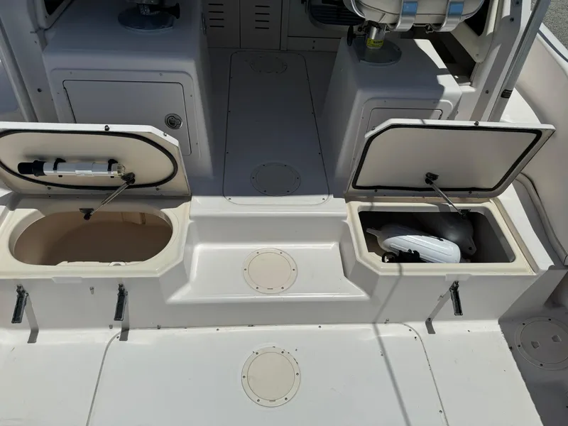 Slide: The Image of Grady-White Islander 270 2004 - 19