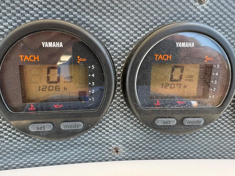 Slide: The Image of Grady-White Islander 270 2004 - 22