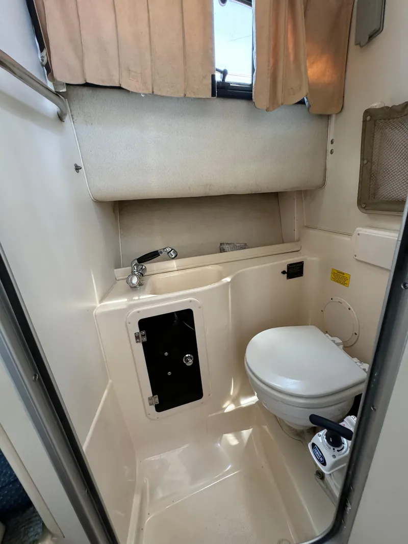 Slide: The Image of Grady-White Islander 270 2004 - 31