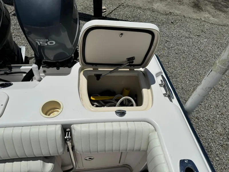 Slide: The Image of Grady-White Islander 270 2004 - 40