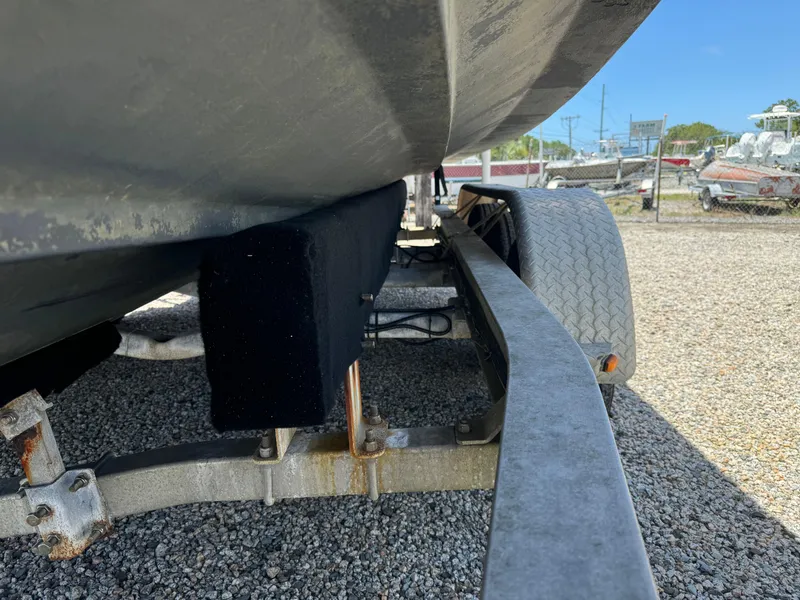 Slide: The Image of Grady-White Islander 270 2004 - 5