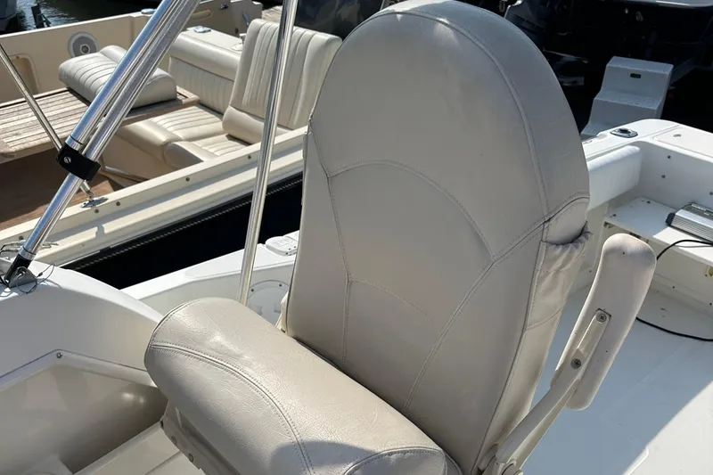 Slide: The Image of Captain's chair on a 2004 Hydra-Sports 230 WA boat. - 6