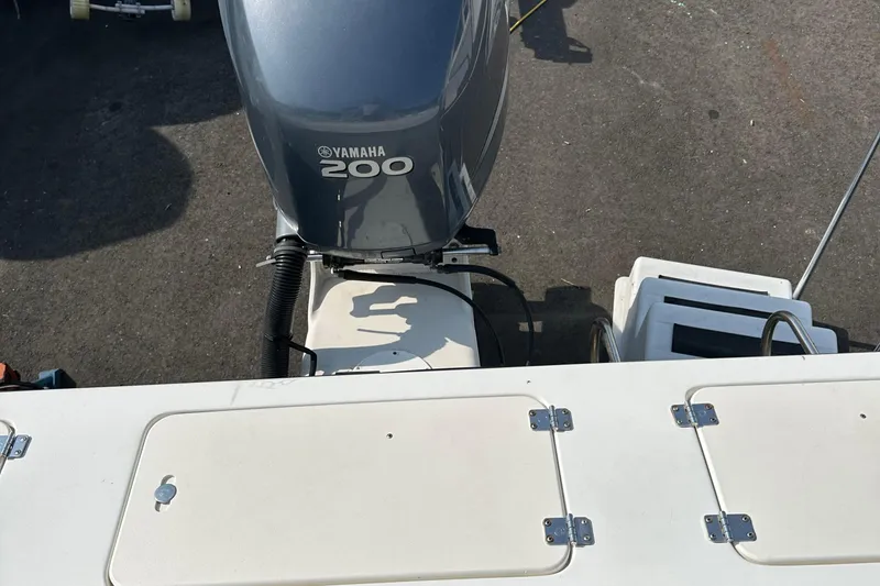 Slide: The Image of 2004 Hydra-Sports 230 WA boat with Yamaha 200 outboard motor. - 8