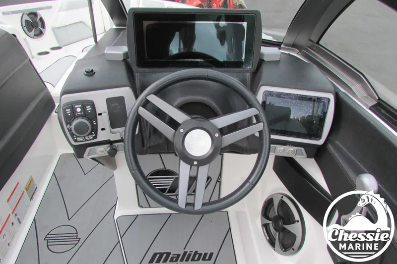 Slide: The Image of Malibu Wakesetter 25 LSV 2019 - 12