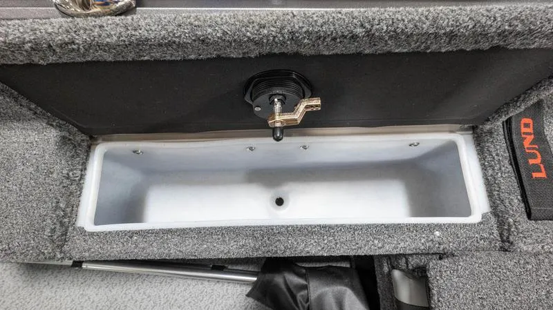 Slide: The Image of 2024 Lund 1875 Impact XS Sport boat livewell compartment. - 25