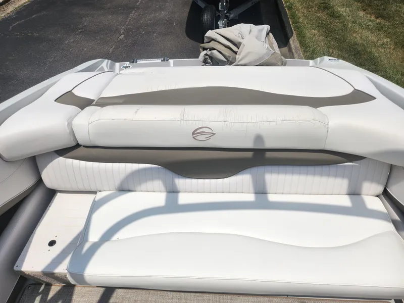 Slide: The Image of 2014 Crownline 21 SS boat with white and beige seating. - 20