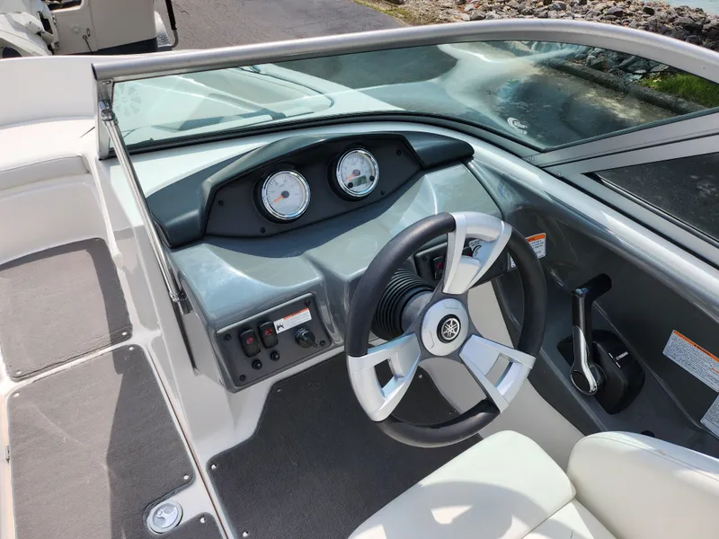 Slide: The Image of 2016 Yamaha Boats AR190 dashboard and steering wheel. - 12