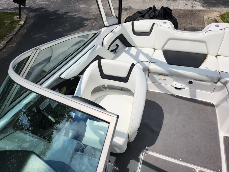 Slide: The Image of 2016 Yamaha Boats AR190 interior seating and cockpit area. - 20