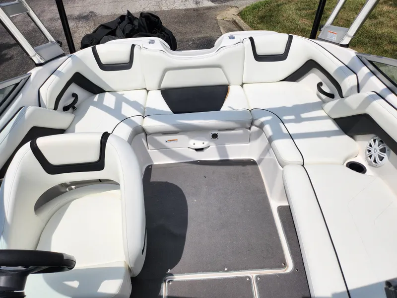 Slide: The Image of 2016 Yamaha Boats AR190 interior with white and black seating. - 21