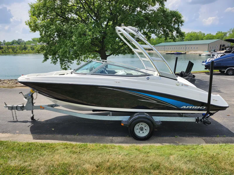 Slide: The Image of 2016 Yamaha Boats AR190 on trailer by a lake. - 9