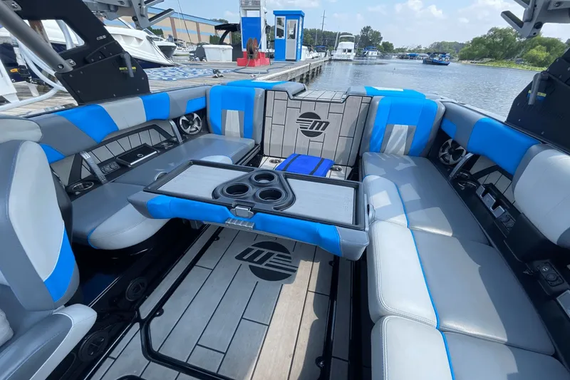 Slide: The Image of Malibu Wakesetter 23 MXZ 2020 - 13