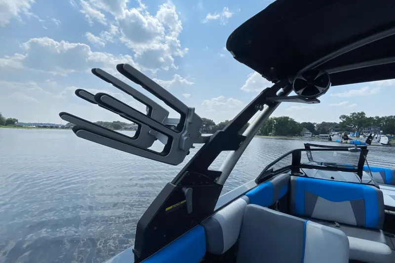 Slide: The Image of Malibu Wakesetter 23 MXZ 2020 - 15