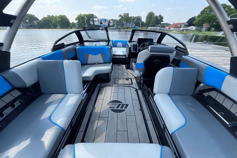Slide: The Image of Malibu Wakesetter 23 MXZ 2020 - 16