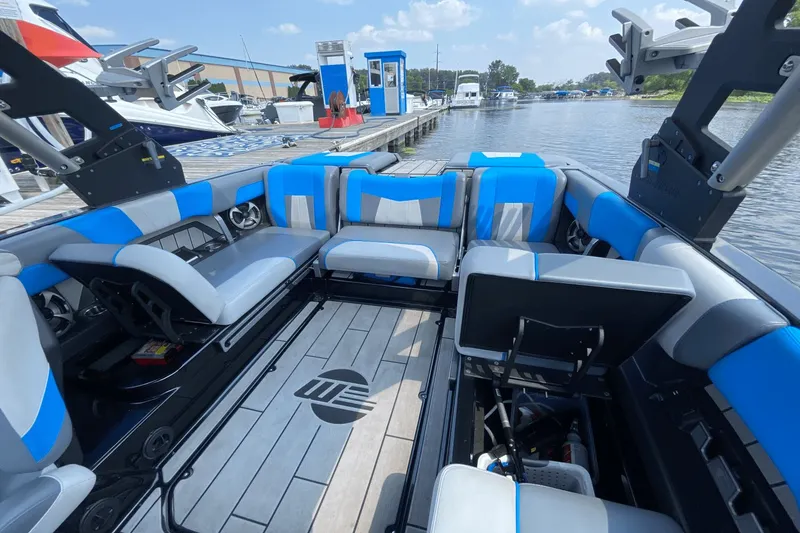 Slide: The Image of Malibu Wakesetter 23 MXZ 2020 - 17