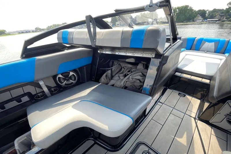 Slide: The Image of Malibu Wakesetter 23 MXZ 2020 - 18