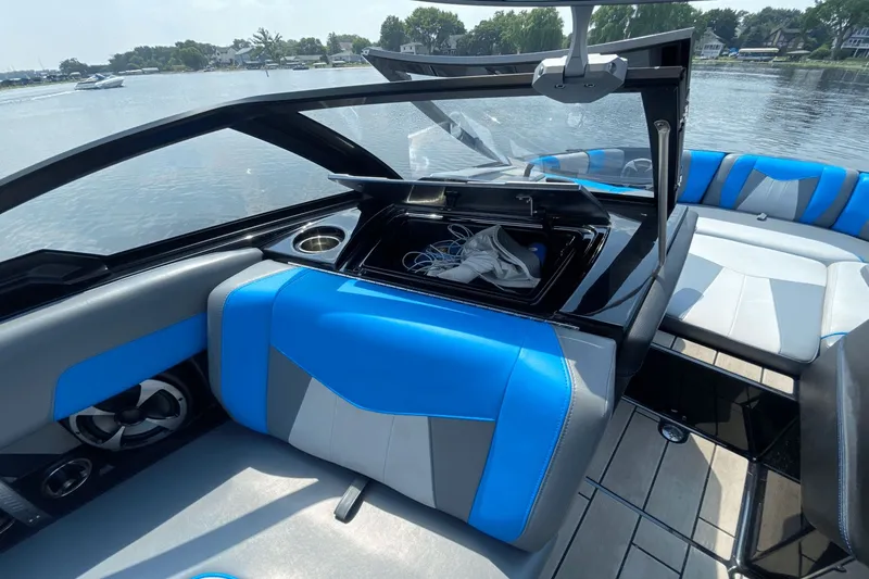 Slide: The Image of Malibu Wakesetter 23 MXZ 2020 - 19