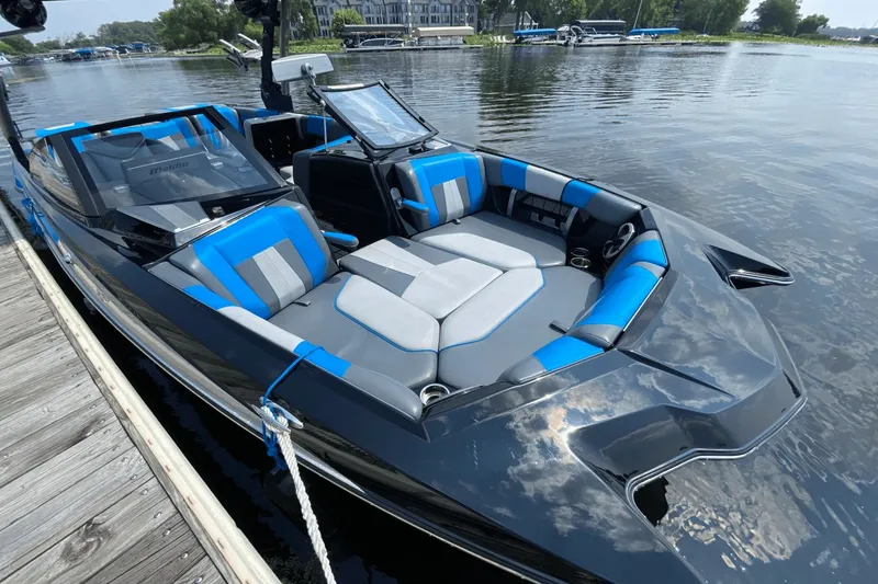 Slide: The Image of Malibu Wakesetter 23 MXZ 2020 - 21