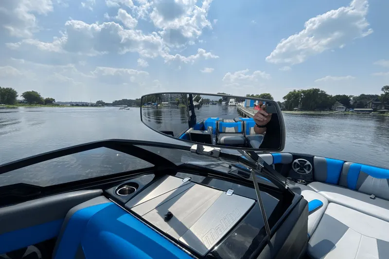 Slide: The Image of Malibu Wakesetter 23 MXZ 2020 - 23