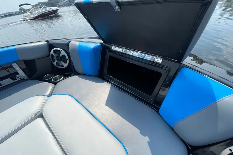 Slide: The Image of Malibu Wakesetter 23 MXZ 2020 - 24