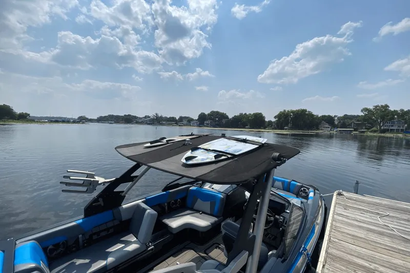 Slide: The Image of Malibu Wakesetter 23 MXZ 2020 - 25