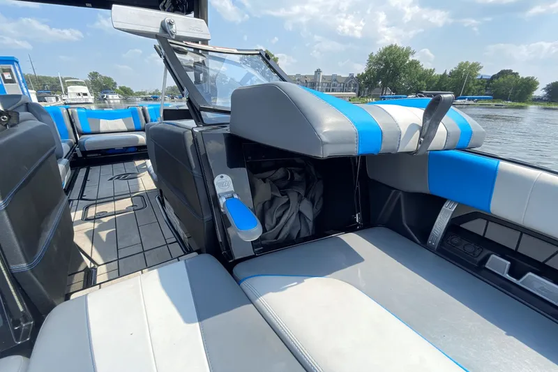 Slide: The Image of Malibu Wakesetter 23 MXZ 2020 - 29
