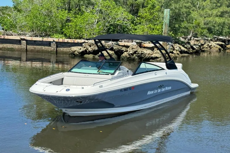 Slide: The Image of Sea Ray SDX 250 Outboard 2022 - 0
