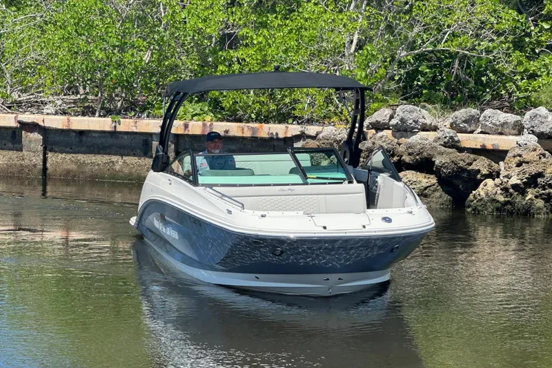 Slide: The Image of Sea Ray SDX 250 Outboard 2022 - 1