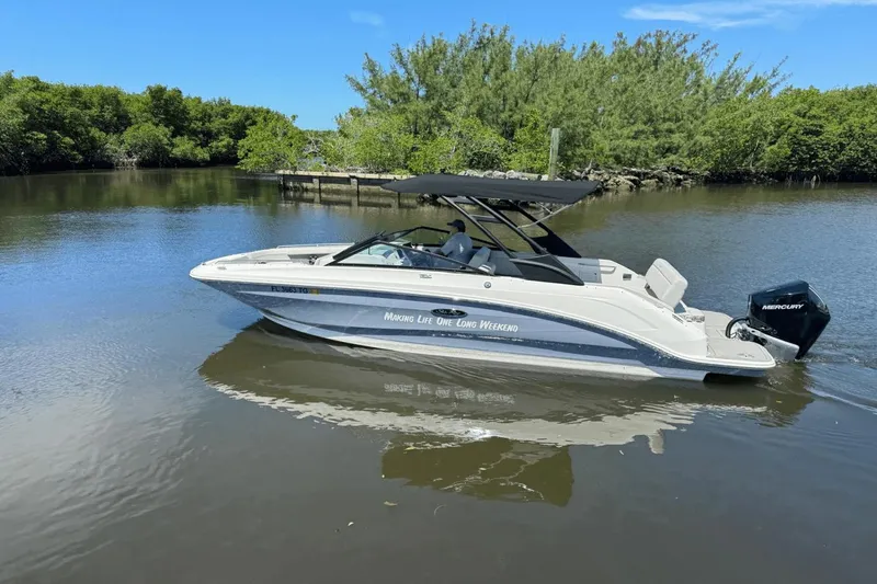 Slide: The Image of Sea Ray SDX 250 Outboard 2022 - 11