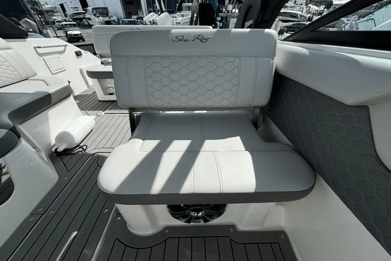 Slide: The Image of Sea Ray SDX 250 Outboard 2022 - 23