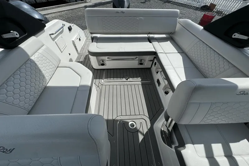 Slide: The Image of Sea Ray SDX 250 Outboard 2022 - 24