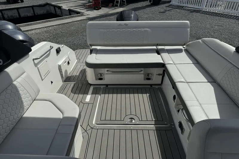 Slide: The Image of Sea Ray SDX 250 Outboard 2022 - 26