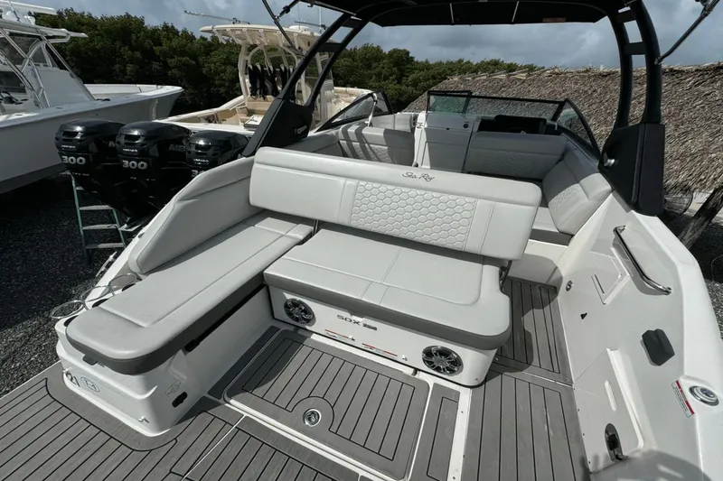 Slide: The Image of Sea Ray SDX 250 Outboard 2022 - 29