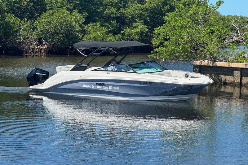 Slide: The Image of Sea Ray SDX 250 Outboard 2022 - 3