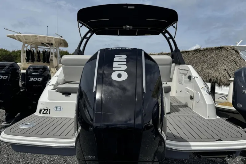 Slide: The Image of Sea Ray SDX 250 Outboard 2022 - 32