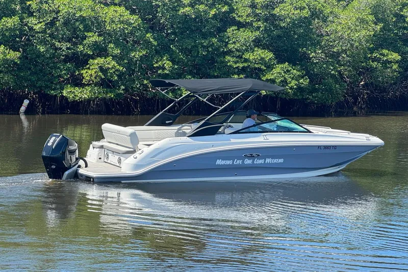 Slide: The Image of Sea Ray SDX 250 Outboard 2022 - 5