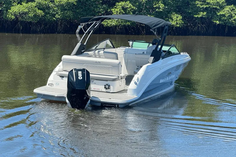 Slide: The Image of Sea Ray SDX 250 Outboard 2022 - 7